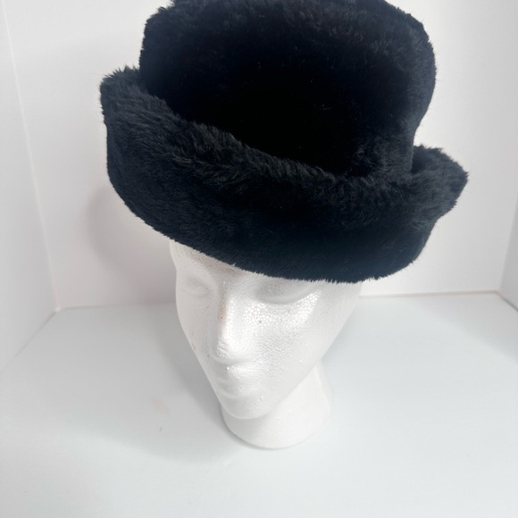 Black Faux Fur‎ Bucket Hat brim down one look brim up another look - Picture 6 of 10